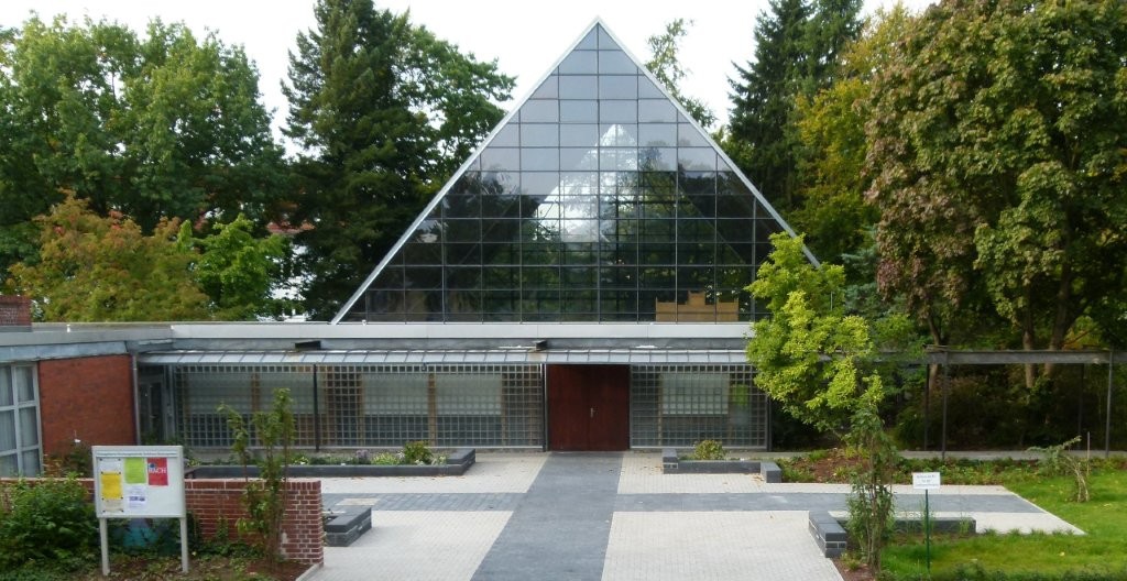 Vorplatz Schönow-Buschgraben